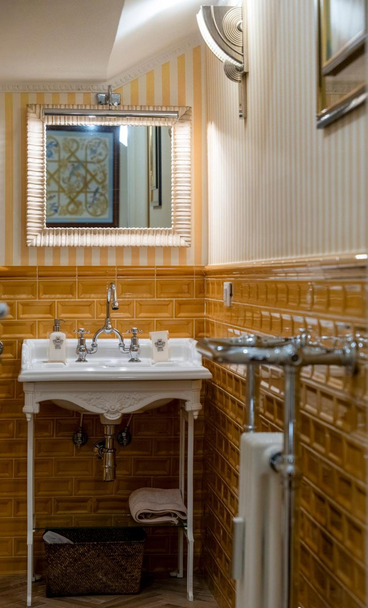 מלון Regal House Roma Capucci 6 מראה חיצוני תמונה